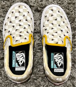 RARE- Vans Checkers Bee White Slip On Shoes Men's Size 4.5, Women's 6. Excellent