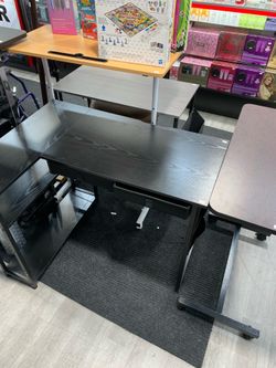 Home and office desks
