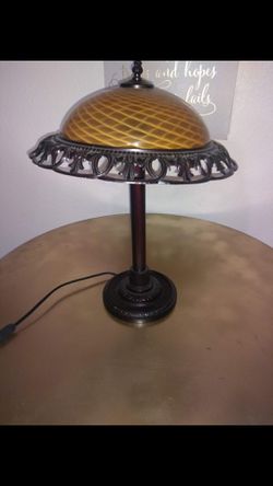 Vintage lamp... Has a small crack
