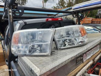 09 Dodge Ram 1500 Headlights