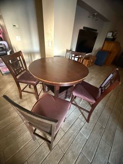 Round dining room table with 4 chairs / bar height dining table
