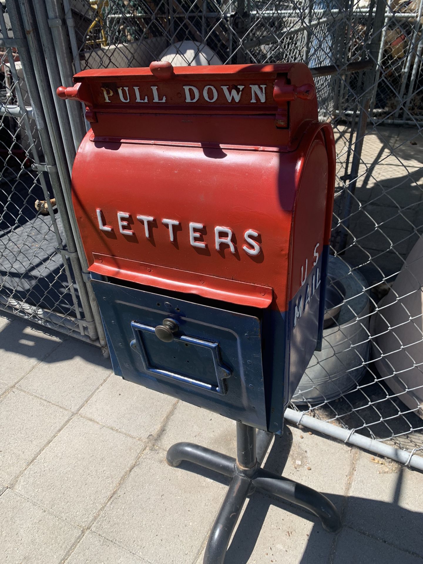 Vintage US Mailbox 1909 . This is an original heavy-Duty Cast-iron