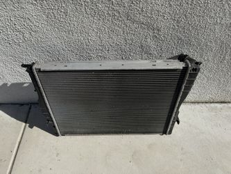 2006-2011 BMW 3 Series E90 E91 E92 N52 Manual Transmission Radiator 325i 325xi 328i 328xi