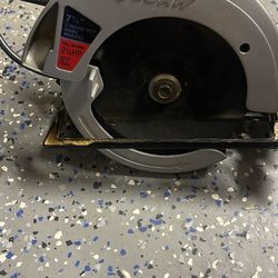 Skilsaw 7 1/4 Circular Saw 576 Made in USA 120 Volts comes with blade in great condition 