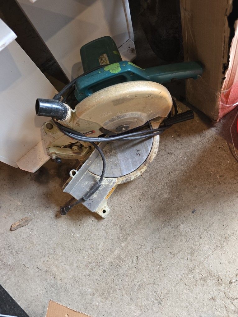 Chop Saw Makita 