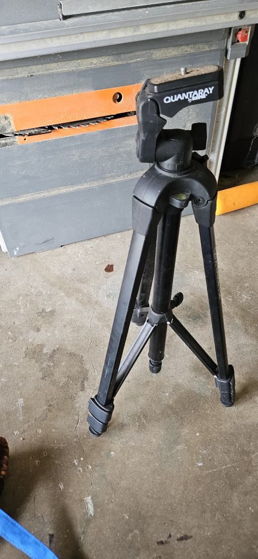 Quantaray Tri pod