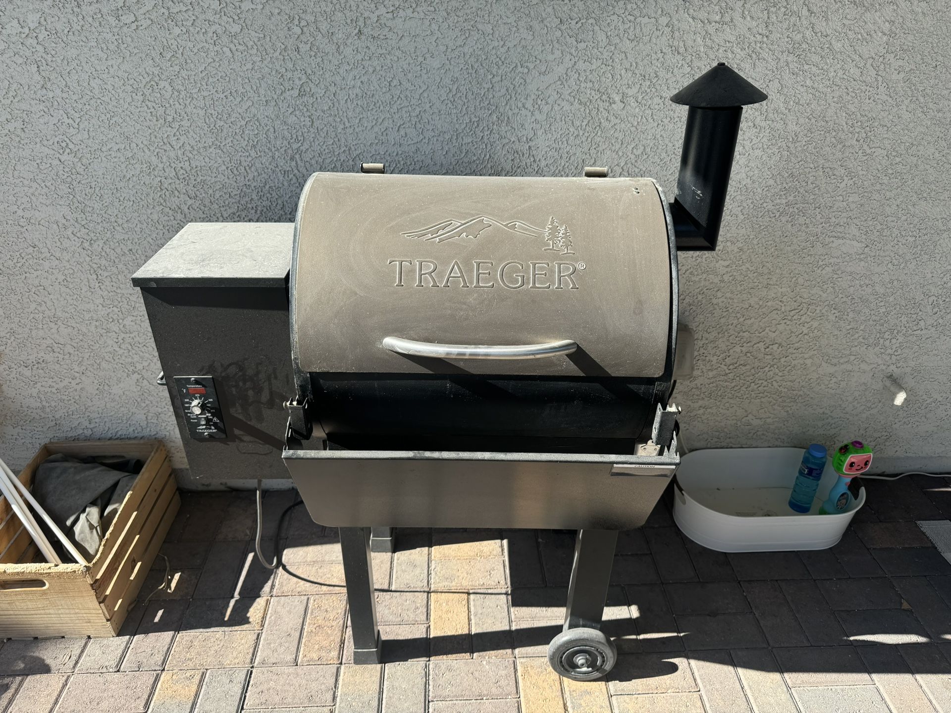 Traeger Lil Tex Elite Wood Pellet Smoker