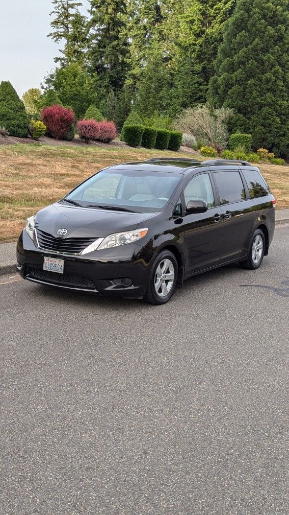 2012 Toyota Sienna