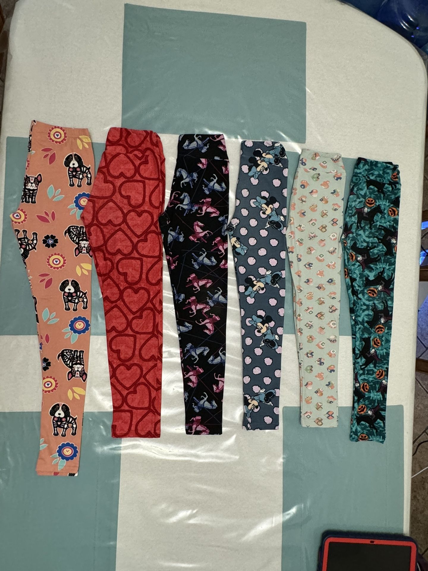 Girl Lularoe Leggings