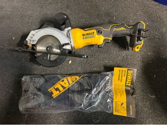 DEWALT Circular Saw: 4 1/2 in Blade Dia., Left, 1 9/16 in Max. Cutting Dp @ 0 Deg., 0°to 45’ with Brand Bag Almost brand new i used only once