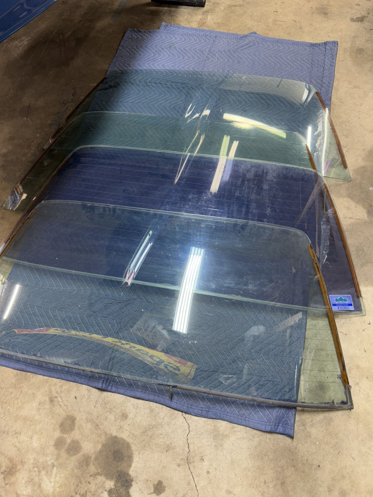 BMW E30 3-series 1(contact info removed) COUPE/SEDAN rear windshield/window glass 
