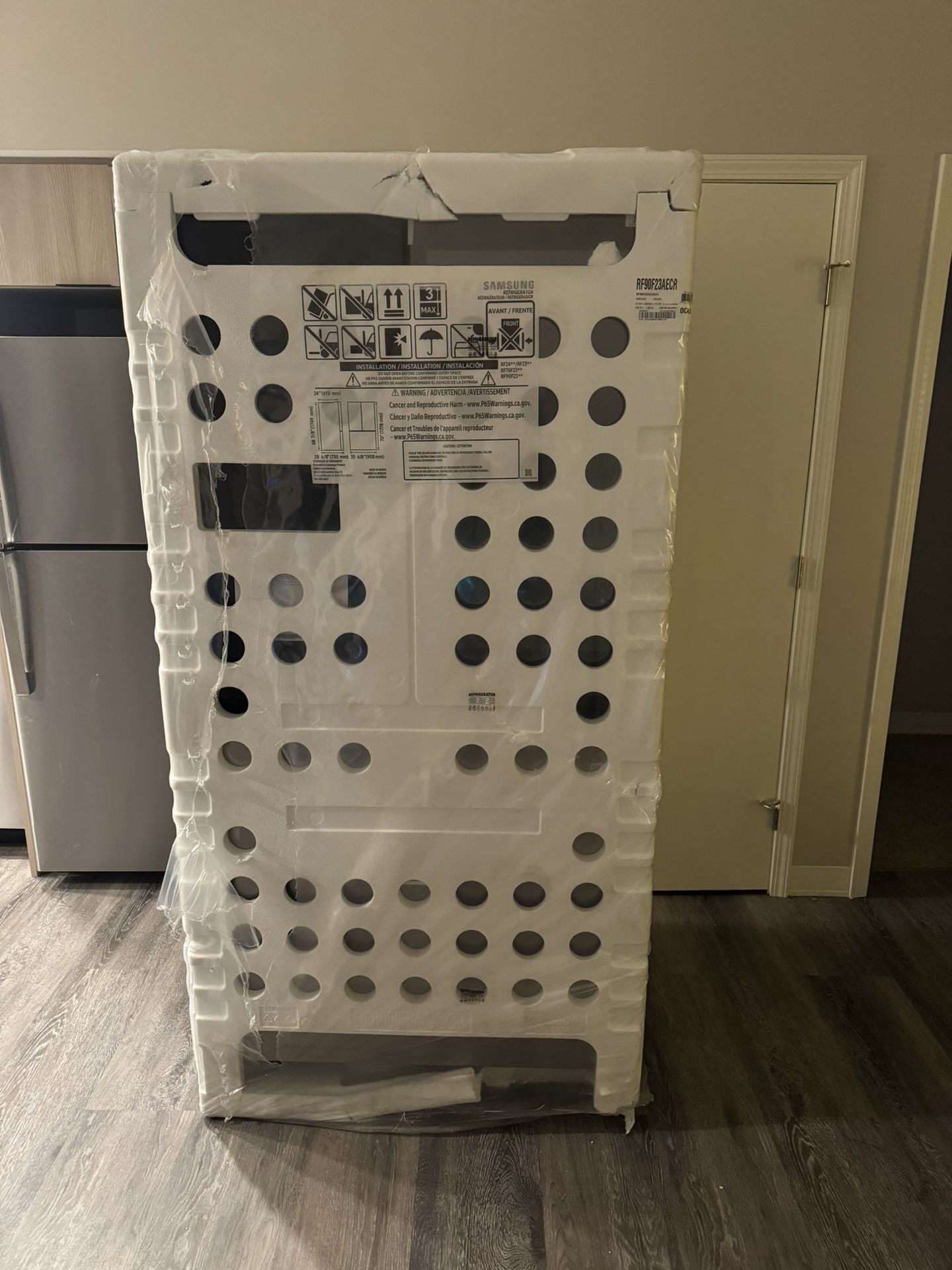 Samsung 22.5 Cu. Ft. Bespoke Counter Depth 4-Door French Door Refrigerator with Al Family Hub+ AI Vision Inside in Charcoal Glass and Stainless Steel