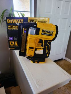Dewalt  ATOMIC 20V MAX Lithium Ion Cordless 23 Gauge Pin Nailer
(Tool-Only)