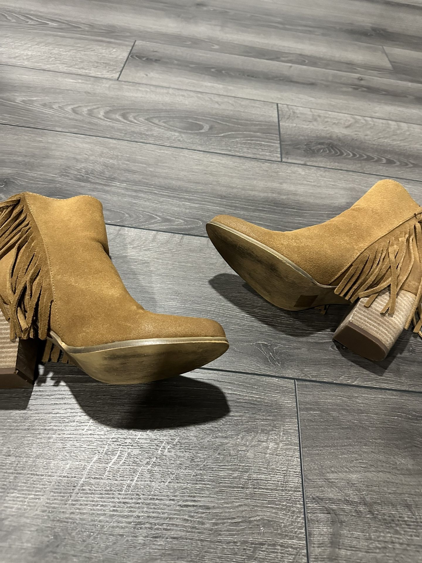 New Tan Suede fringed ankle books size 9