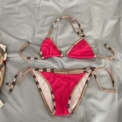 Burberry size 8 Y two pieces girl bathing suit
