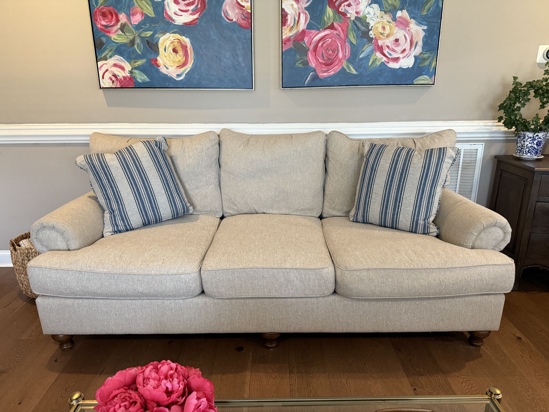 Paula Deen/Craftmaster Sofa