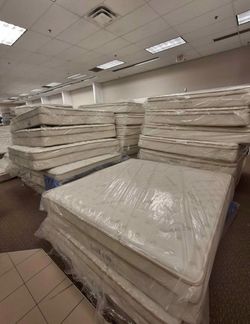 Saatva Classic 14.5” /11.5” pillowtop king  /Queen size mattress
