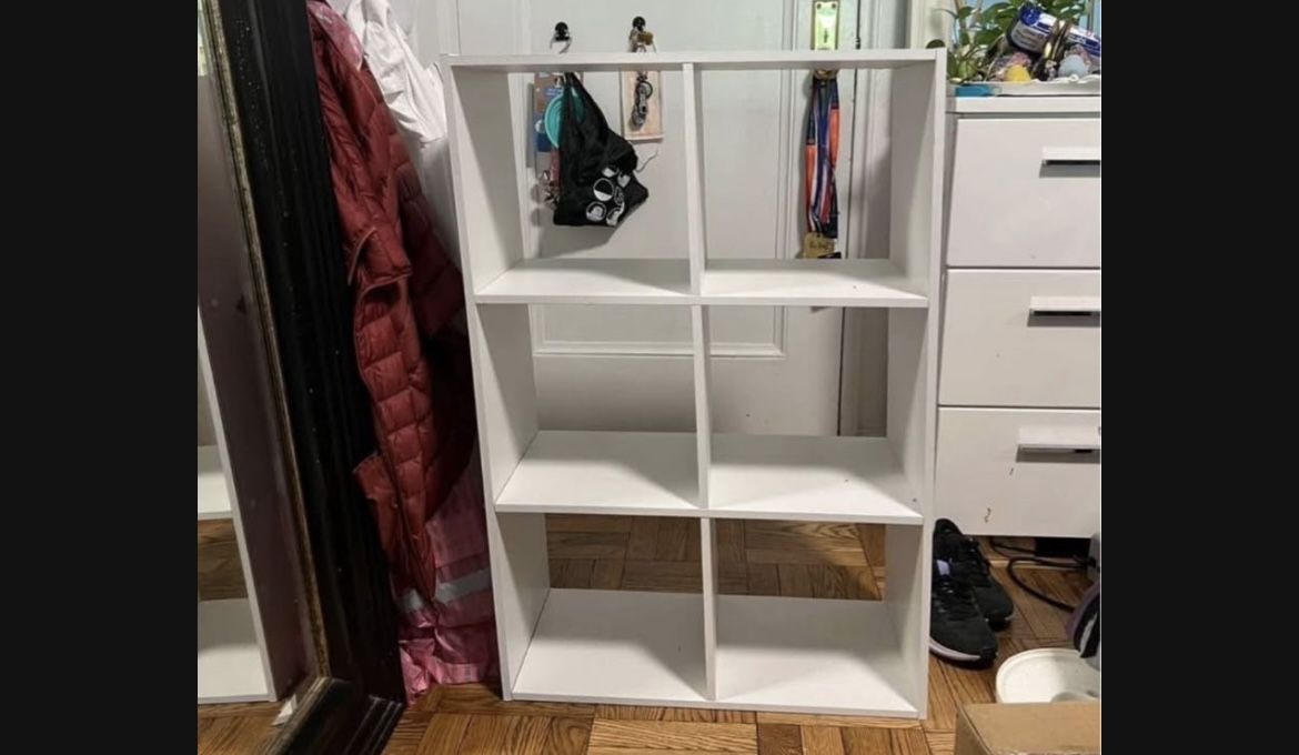 White 6 Cube Shelf