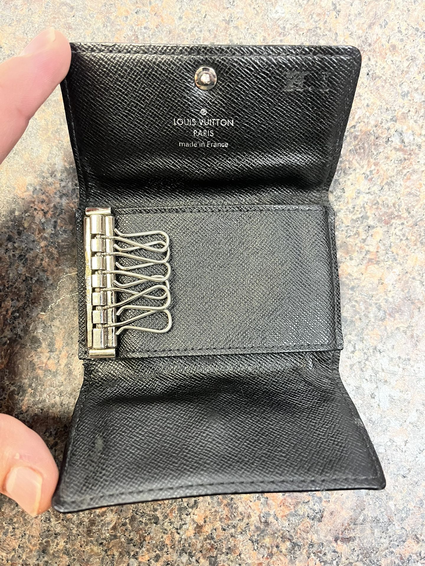 Louis Vuitton Neo LV Club Bag Charm/Key Holder (Cobalt Blue) for Sale in  Austin, TX - OfferUp