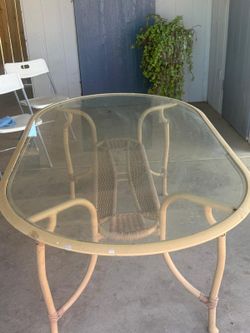 Oval glass table