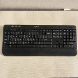 Black Logitech Wireless K520 Keyboard 