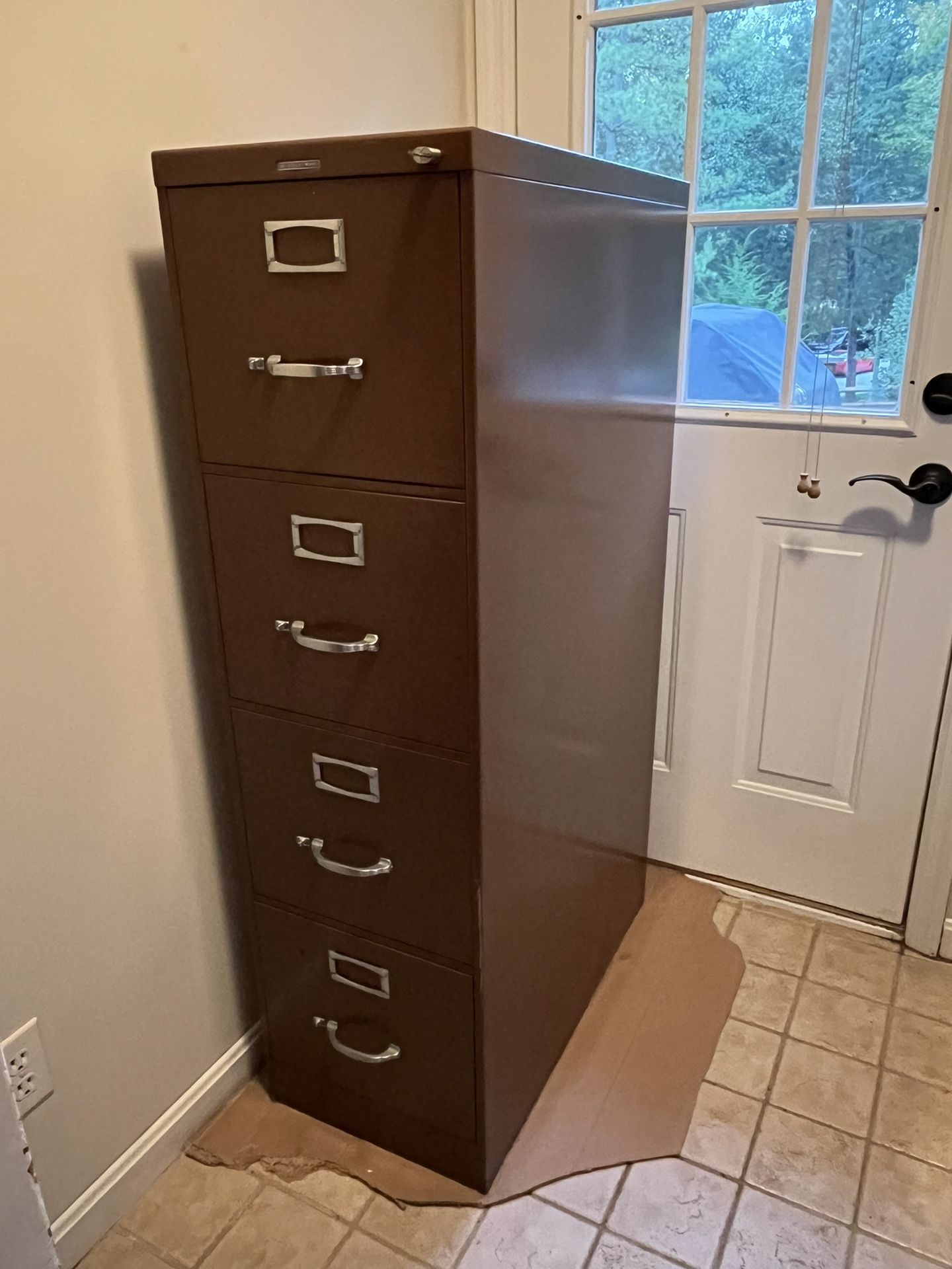4-drawer filing cabinet 