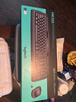 Logitech MK320 Wireless Keyboard and Mouse Combo