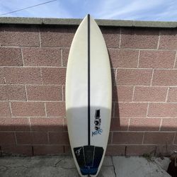 JS Nitro 5’6 Surfboard