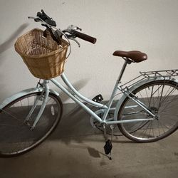 7 Speed Hybrid Bike from Retrospek missing the rear derailer- just needs that part! Brand new tire tubes! Comes with the basket- very nice.