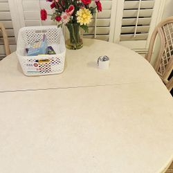 Expandable Dinning Table For 4-6