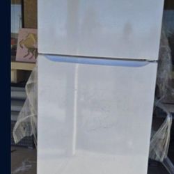 LG TOP FREEZER REFRIGERATOR 