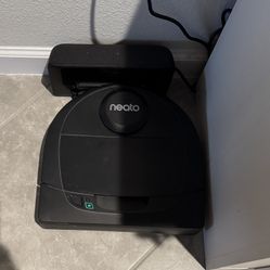 Neato D4 / Robot Vacuum