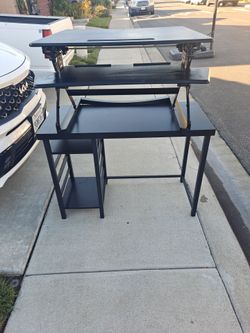 Adjustable Sit/stand desk