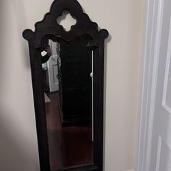Antique mirror, requires repair. 