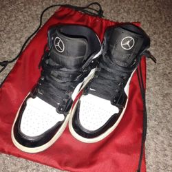 Air Jordan 1's Mid Size Black/White, Carbon Fiber 