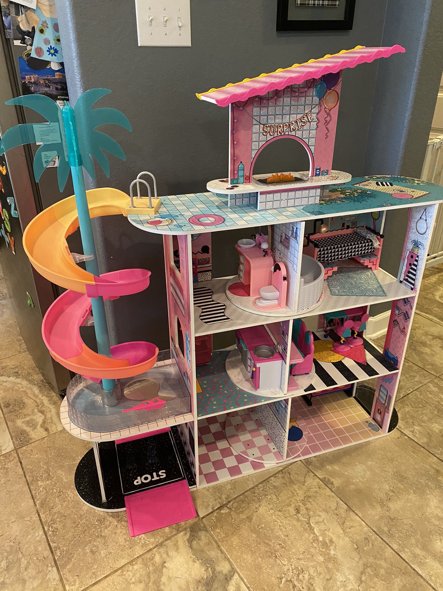 L.O.L. OMG Fashion Doll House Playset + 2 Bonus Rooms (cafe And Boutique)