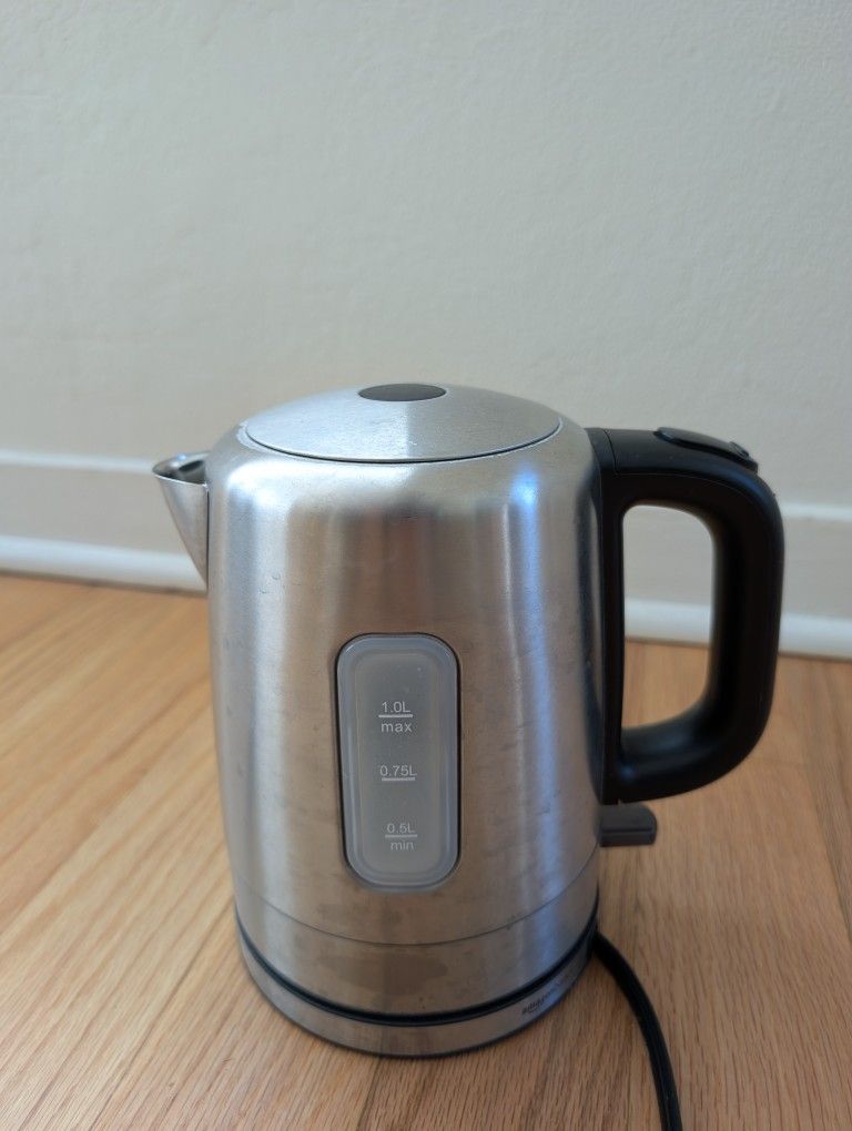 Amazon Basics Kettle