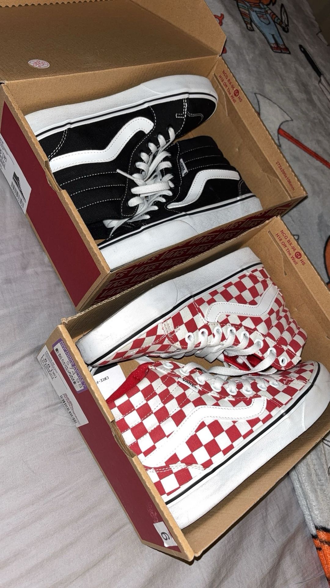 Vans Black (6.5) Red (6) 