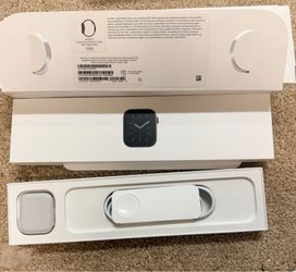 NEW. Magnetic charger for Apple Watch. W/box