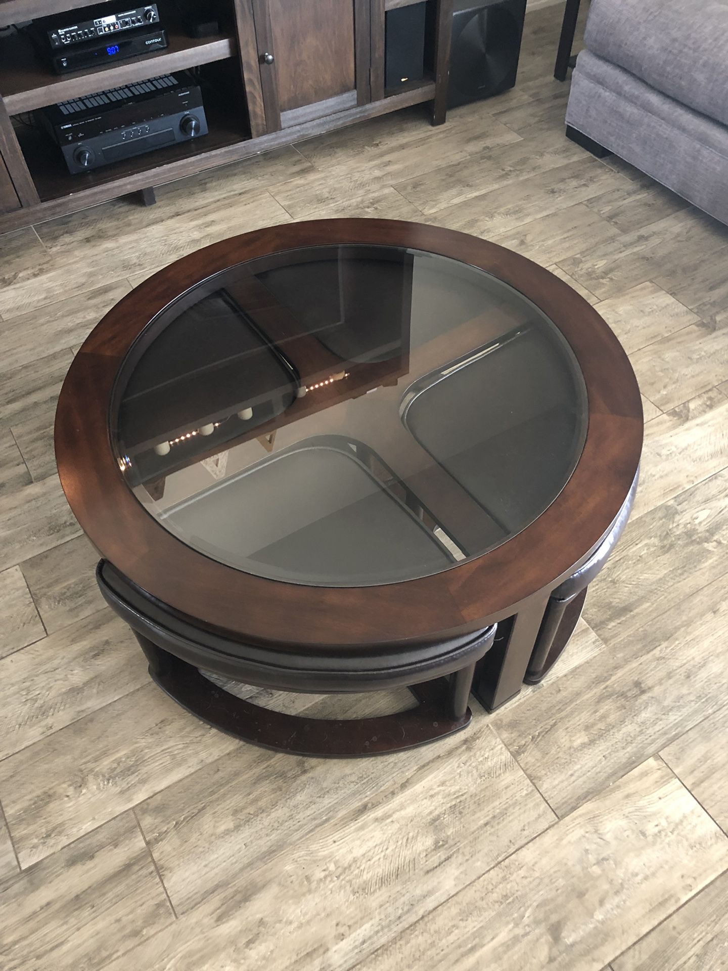 Coffe table with 4 stools