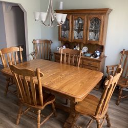Dining Room Table And Chairs 