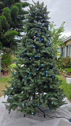 6ft XMAS TREE W/ LED LIGHTS