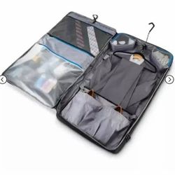 American Tourister Superset Garment Bag - Black New selling for only $40 retails for $80 plus tax.

* Removable padded carry strap
* Padded top carry 