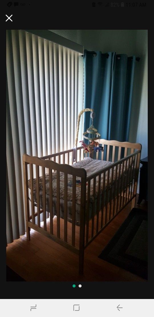 Baby Crib Used Great Condition Including matress 