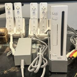 Wii Game Console & Accessories