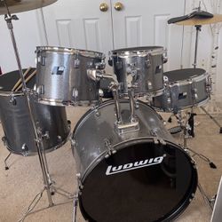 Ludwig 5 piece brand new Drumset
