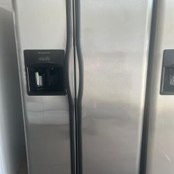 Refrigerator Frigidaire 36 Inch Stainless Steel Perfect Condition 