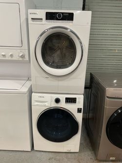 Lavadora y secadora de 24” marca Samsung