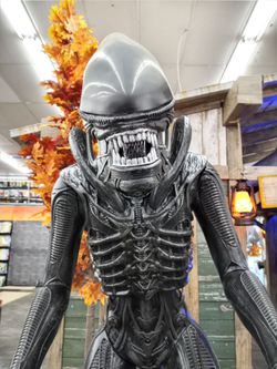 Alien Xenomorph Spirit Halloween Animatronic