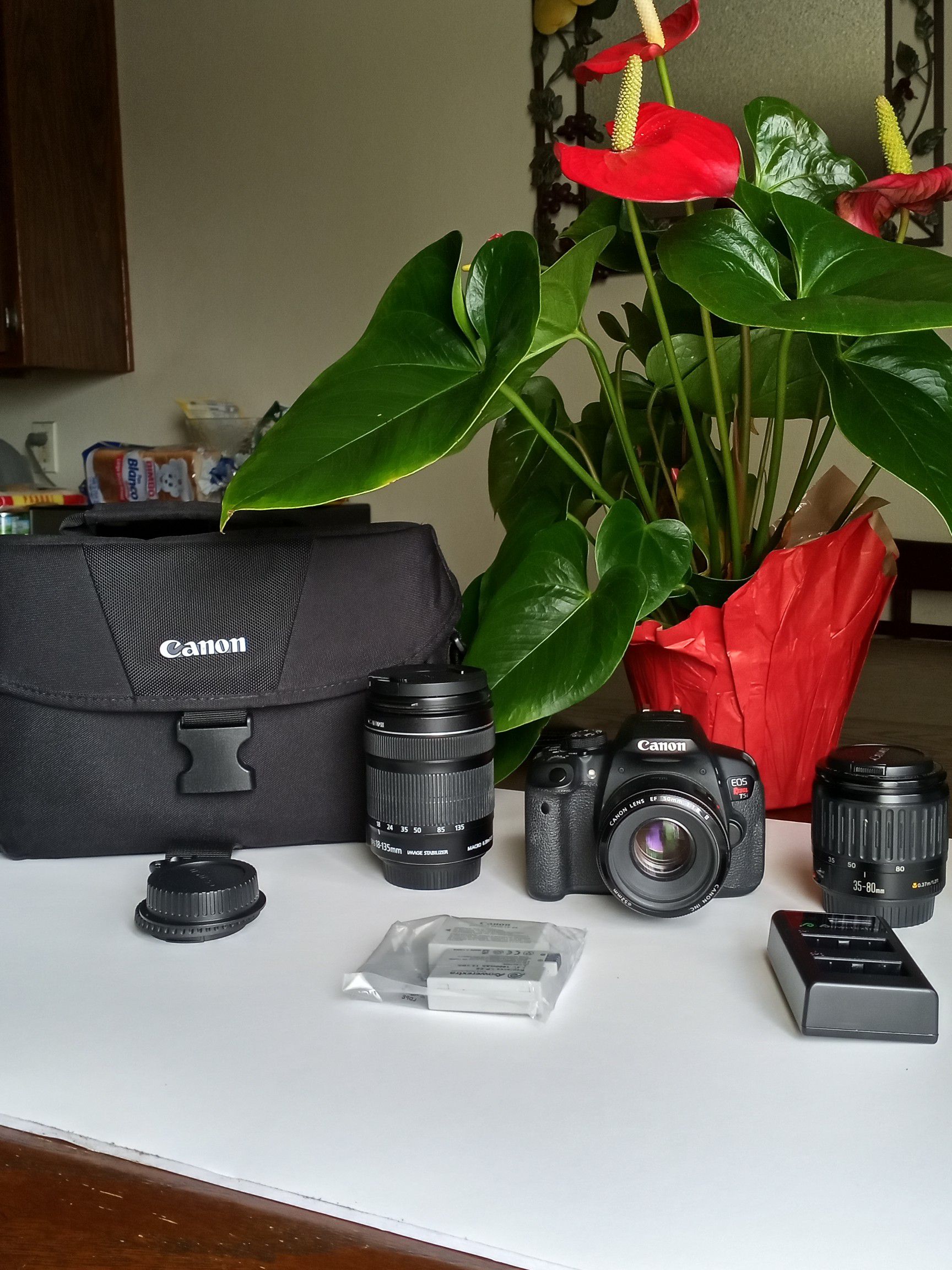 CANON REBEL T5i BUNDLE TOUCH S